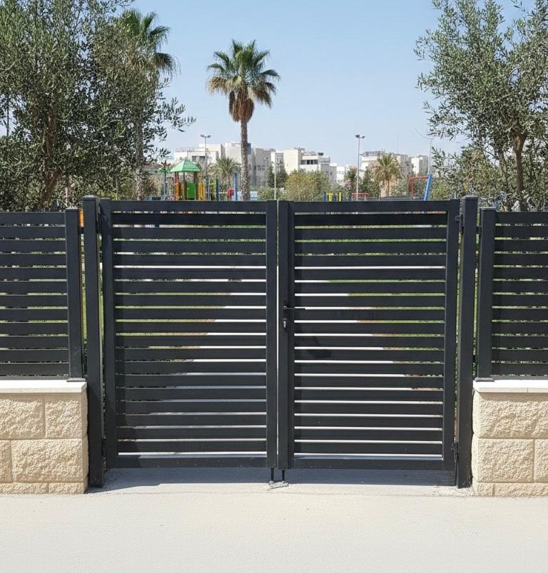 תמונת אווירה של שער כניסה